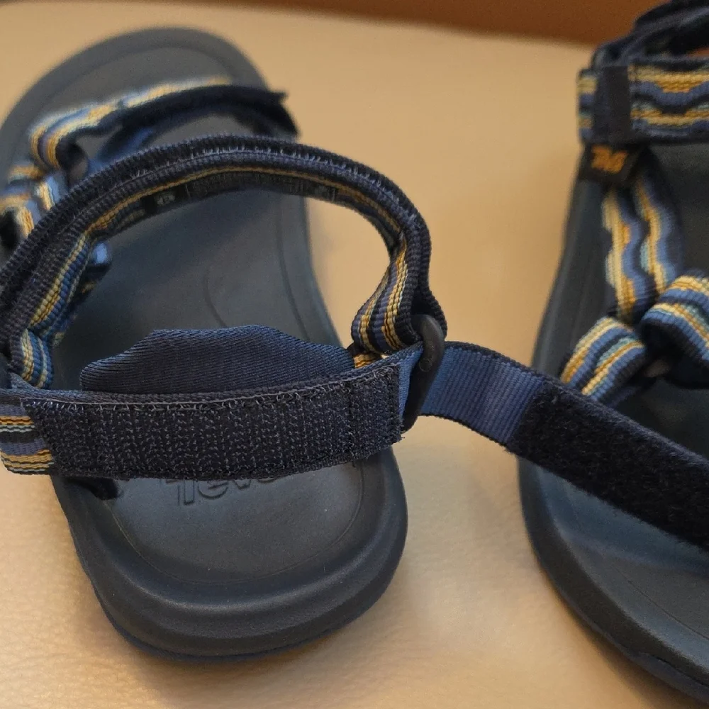 Teva Kids Hurricane XLT 2 sport sandals in the Kishi Dark Blue, Size 2, NWOB